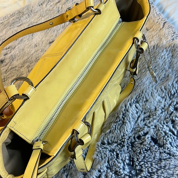 Y2K Pale Yellow Coach Bag - Picture 12 of 16